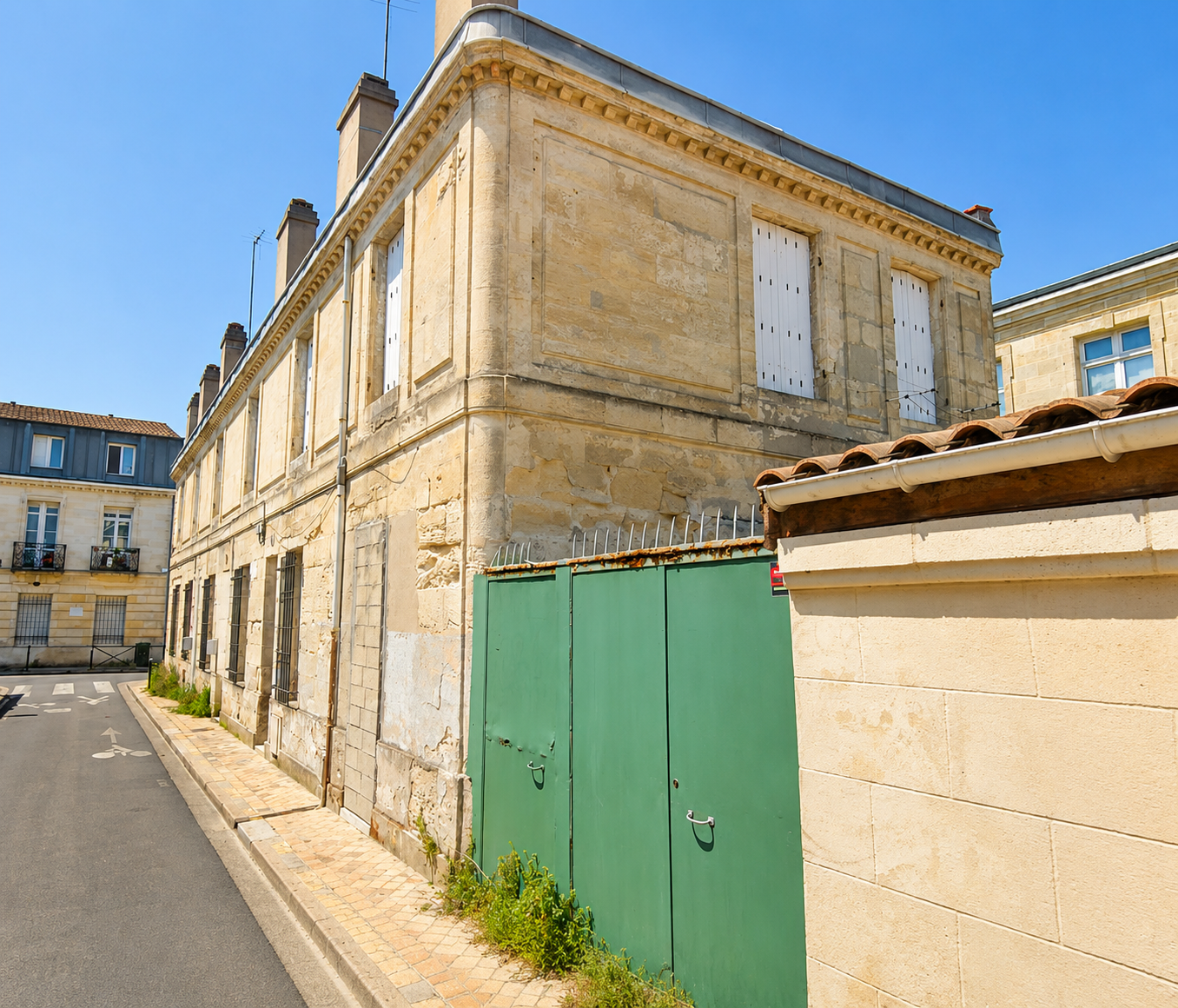Character building in Bordeaux Saint-Genès — 5 apartments