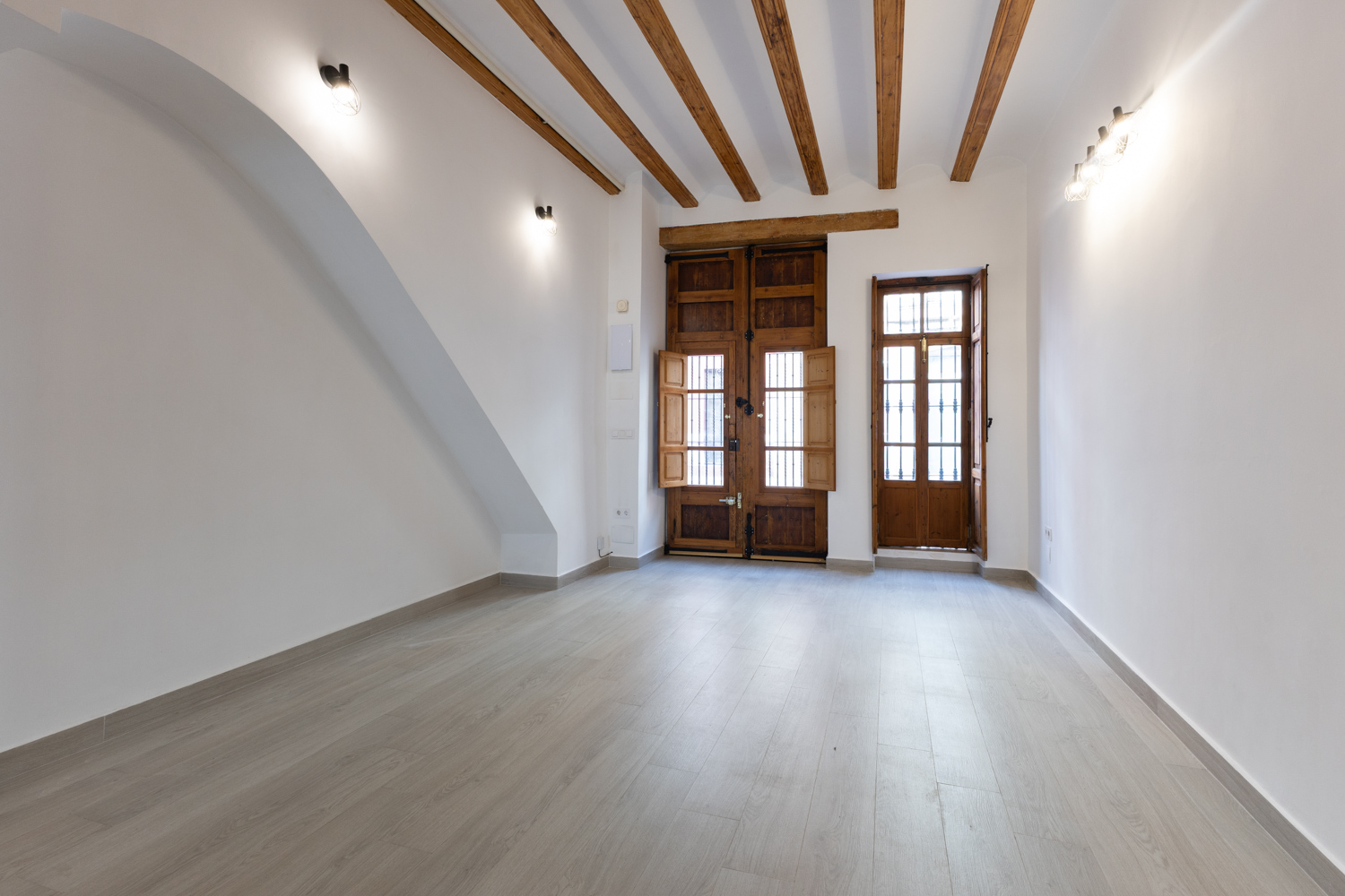 Renovated ground-floor apartment with terrace in Poblats Marítims