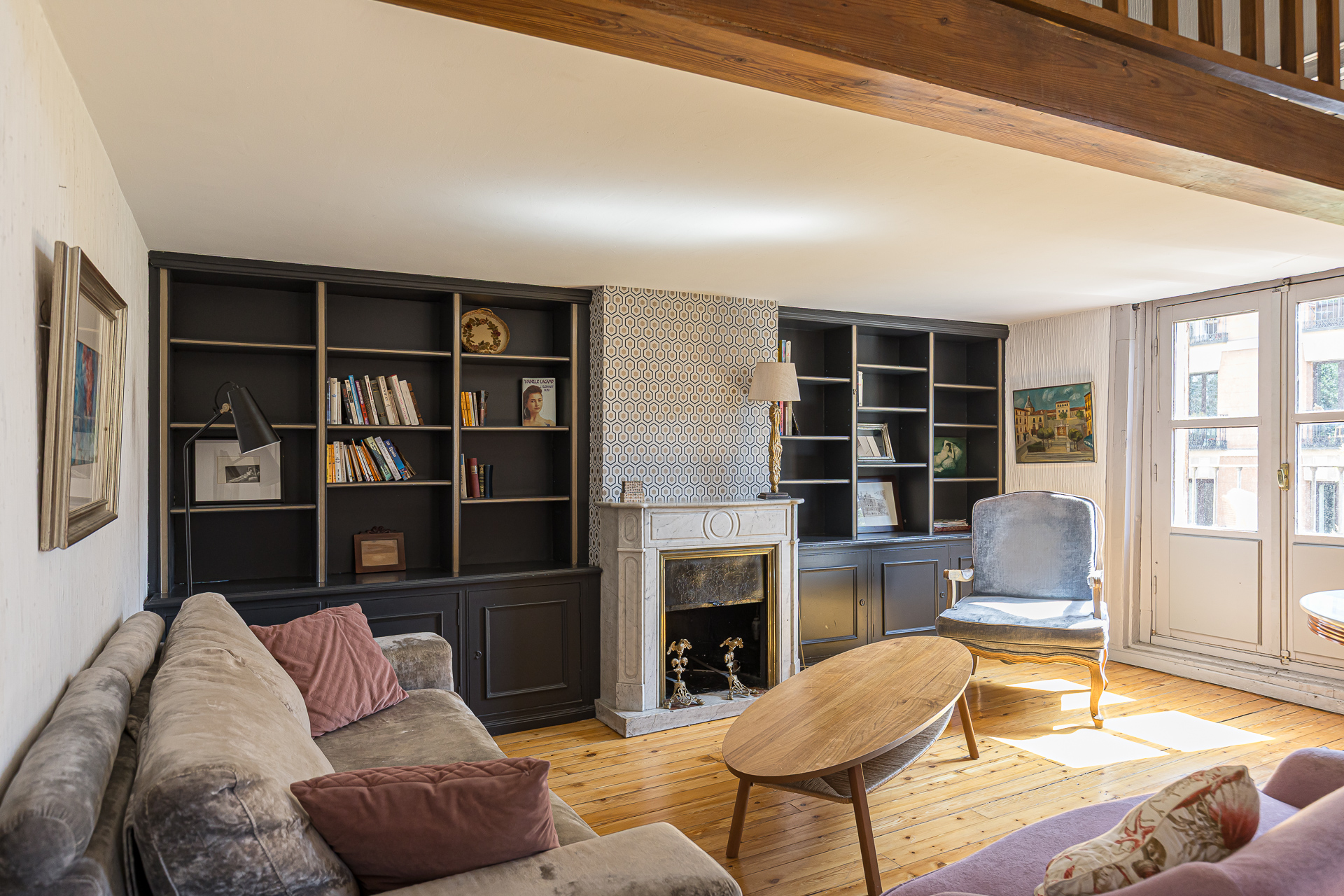 3-bedroom apartment in a Historic 1850 building on Plaza de la Cruz Verde.