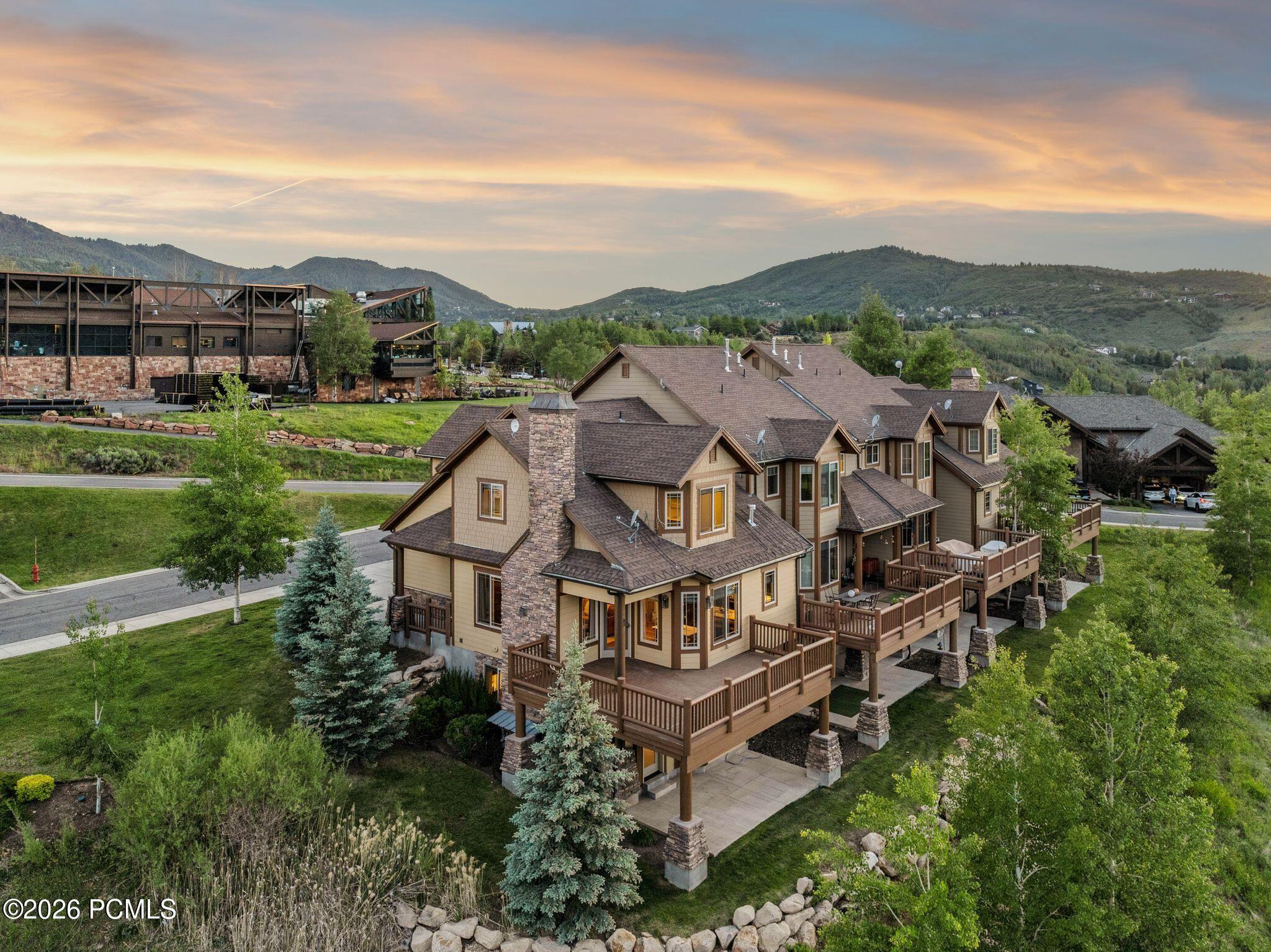 End Unit Townhome in Canyon Links with Golf Course Views