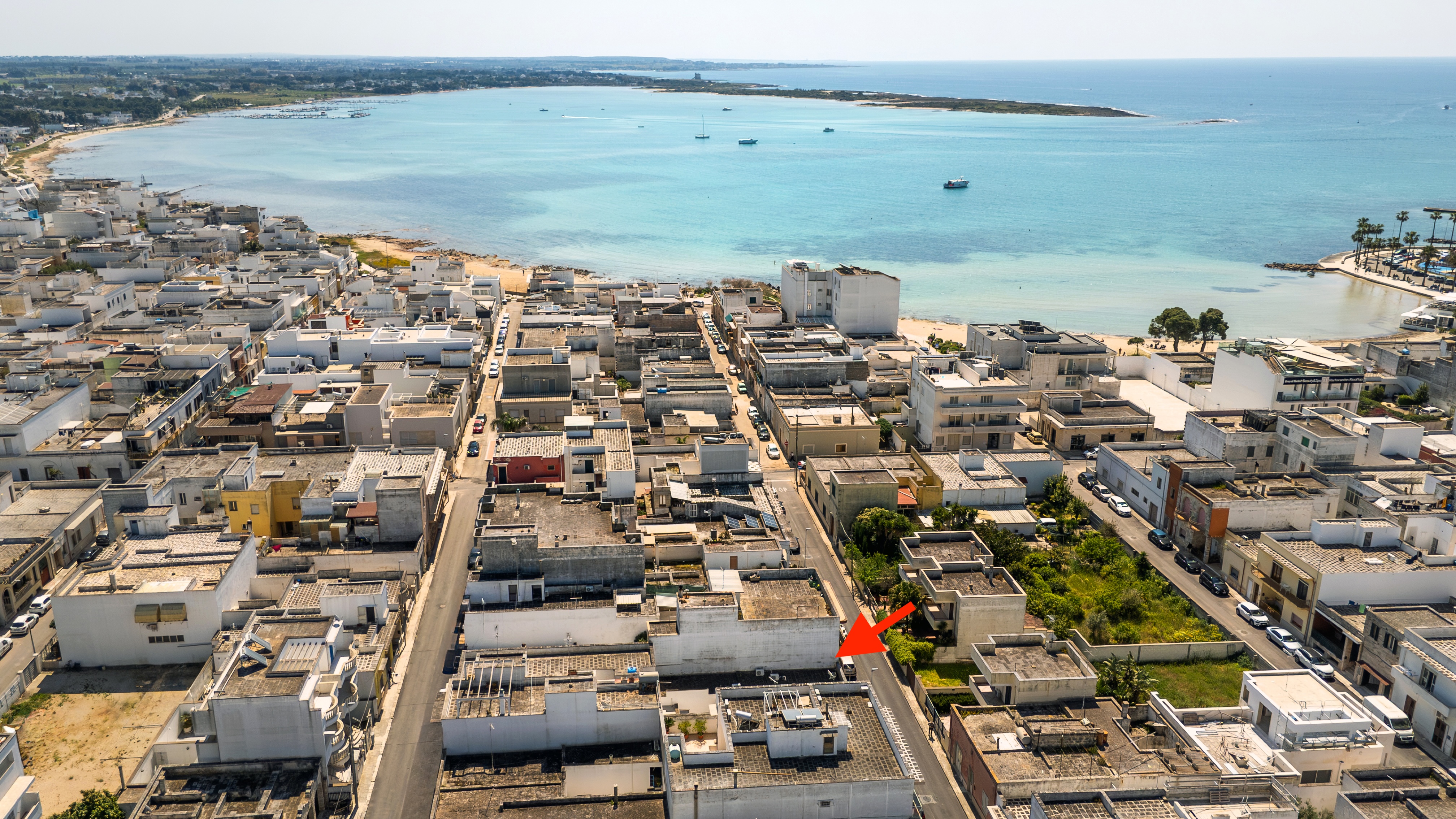 Steps from the sea in Porto Cesareo, renovated residence