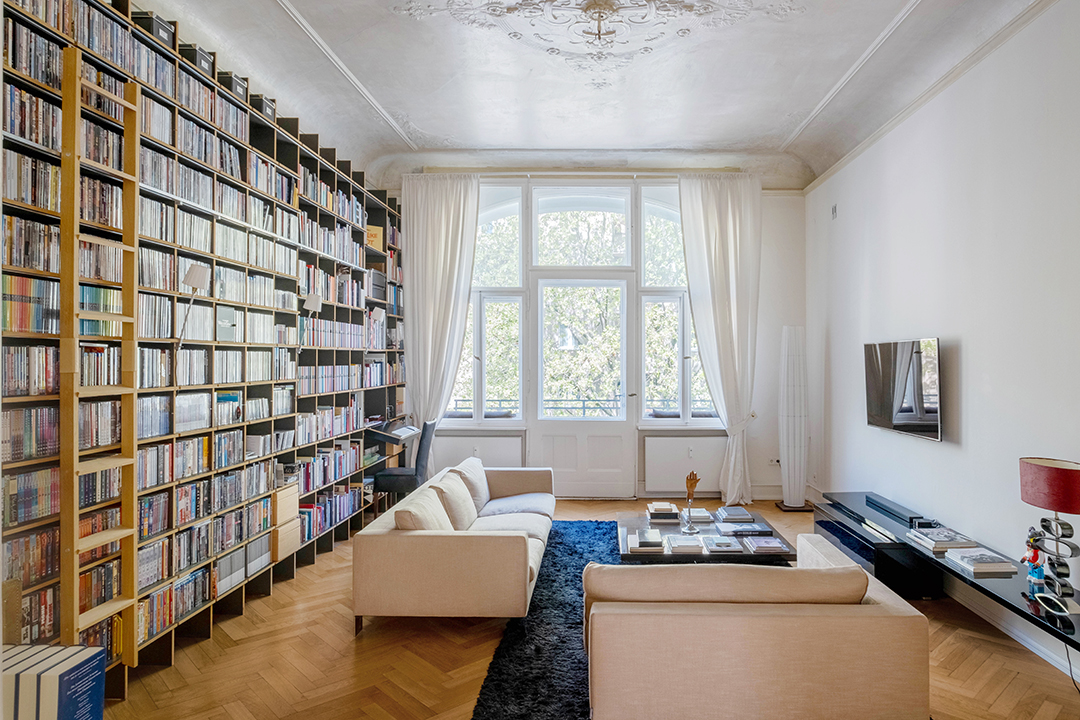 Savoir-vivre in Schöneberg – Magnificent old building at Viktoria-Luise-Platz