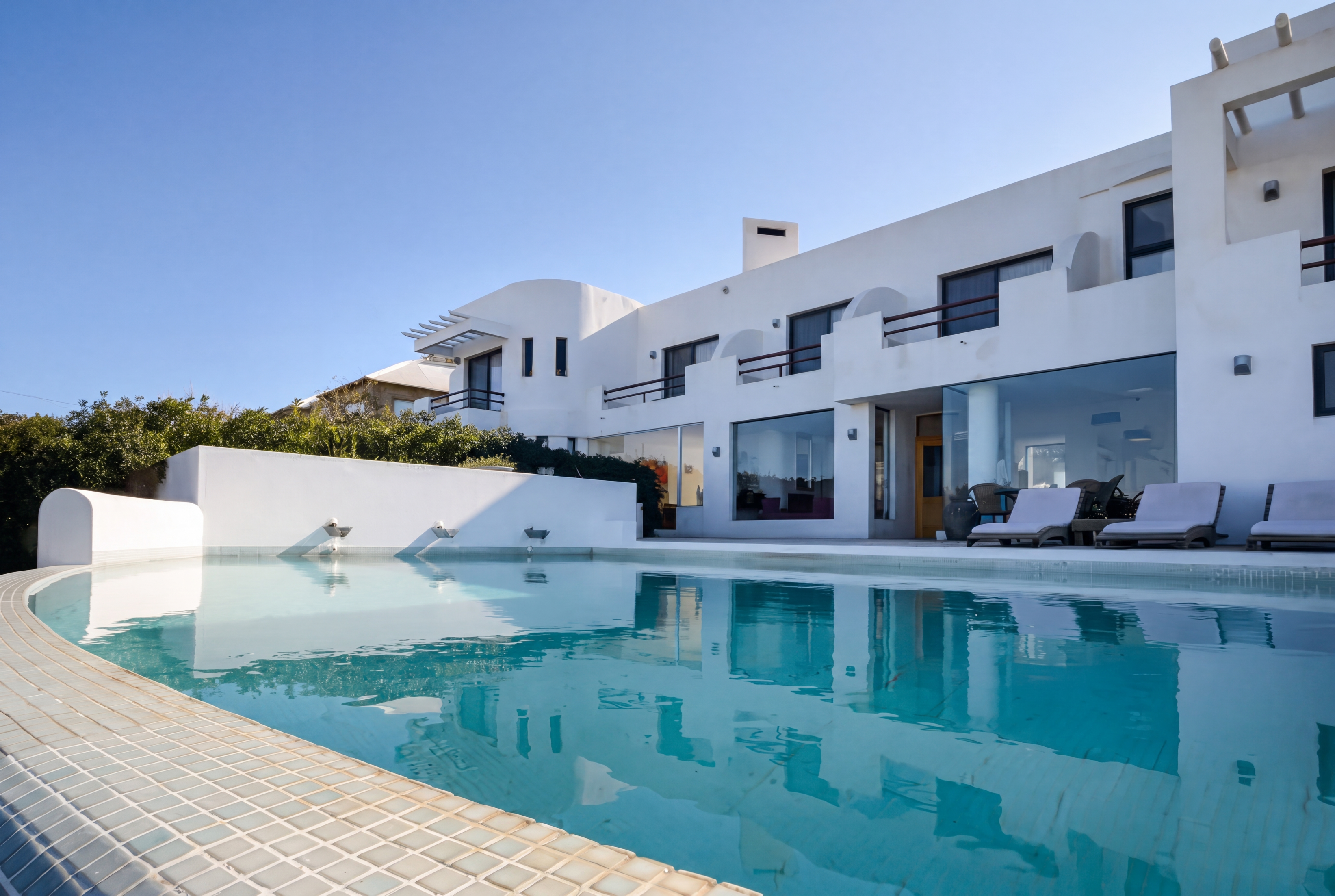 Luxury Hotel with Natural Beauty and Ocean Views