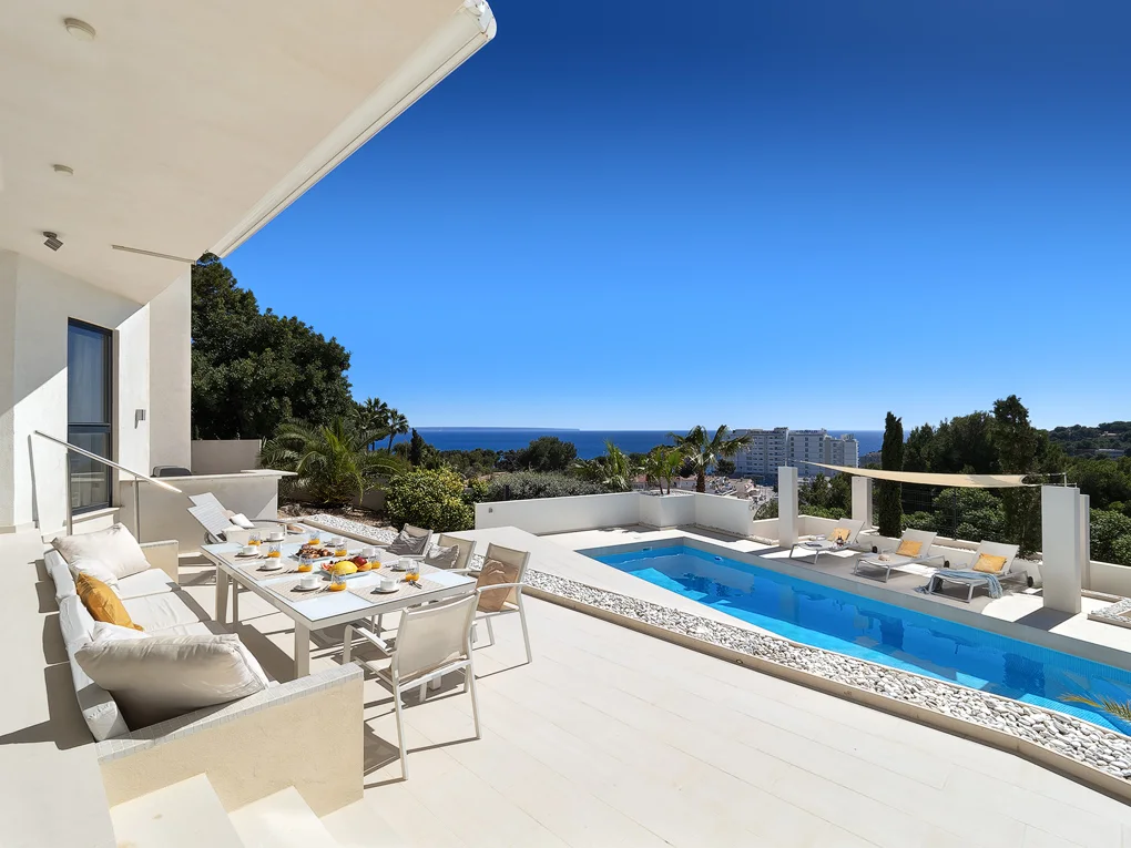 Modern sea view villa with holiday rental license