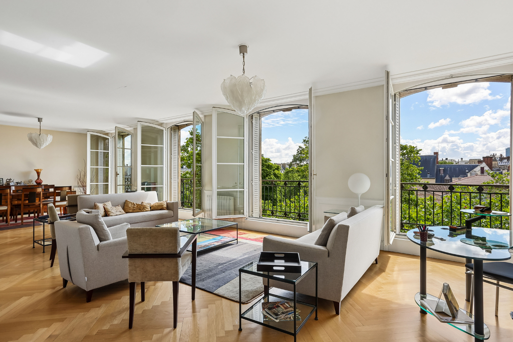 Appartement familial -4 chambres en étage élevé avec vues monuments