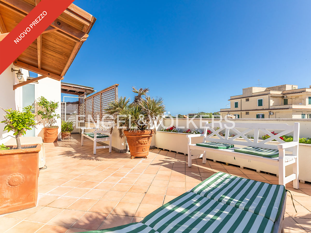 Anzio, elegant penthouse and top-floor penthouse with panoramic terrace
