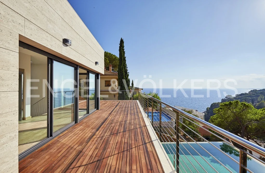 New development villa with sea views