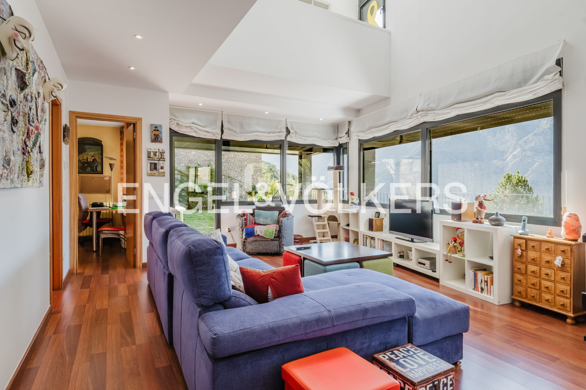 Detached chalet with private garden and spectacular views