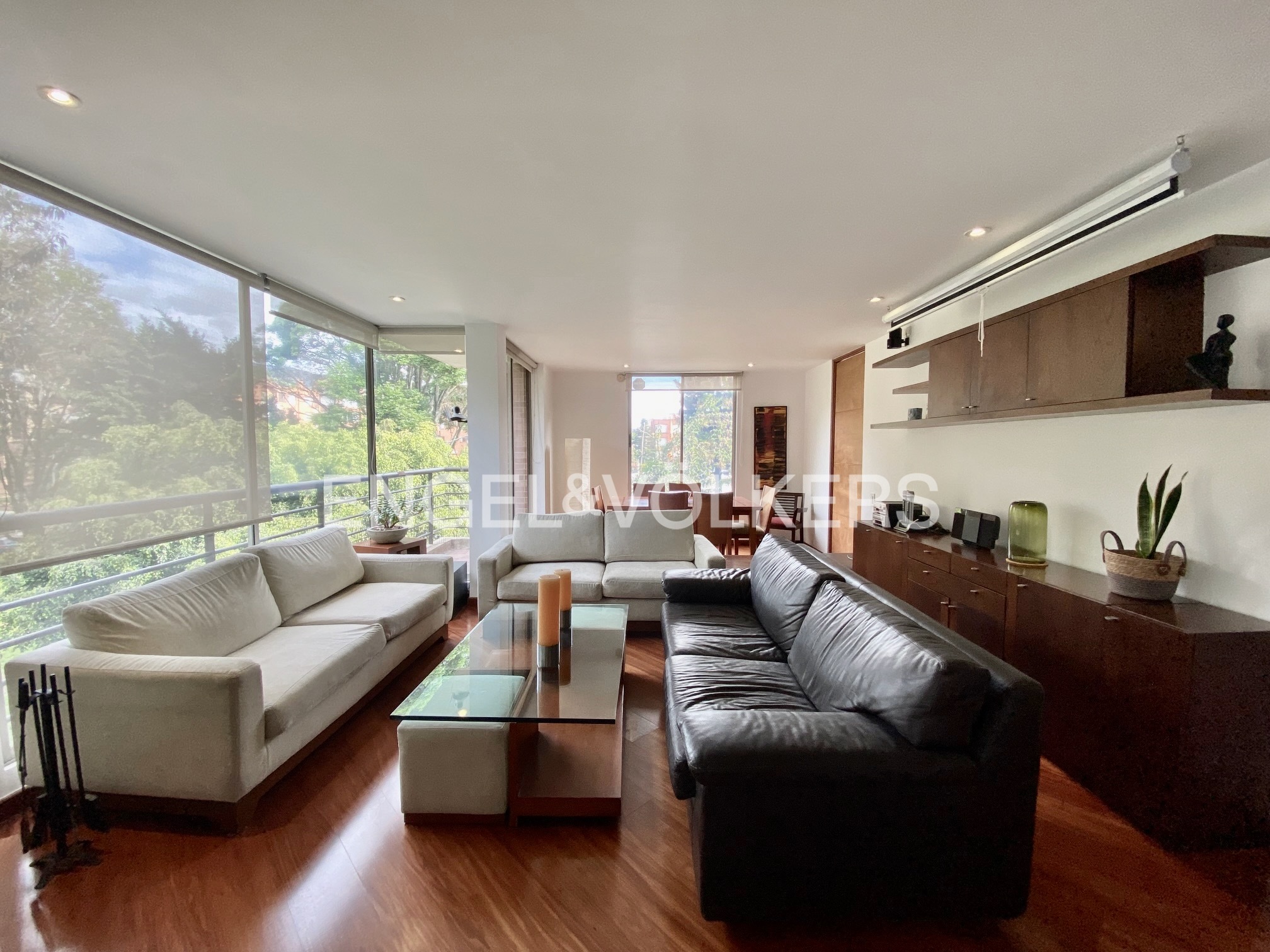 Apartamento con balcon amoblado en Chico Navarra