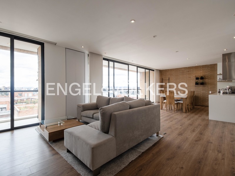 Apartamento con balcón para venta en Chicó Reservado