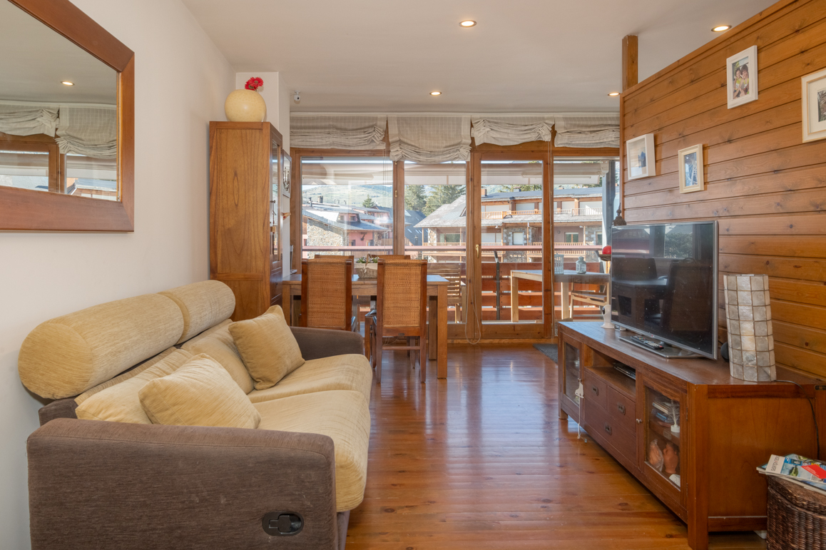 Duplex in Llívia with views.