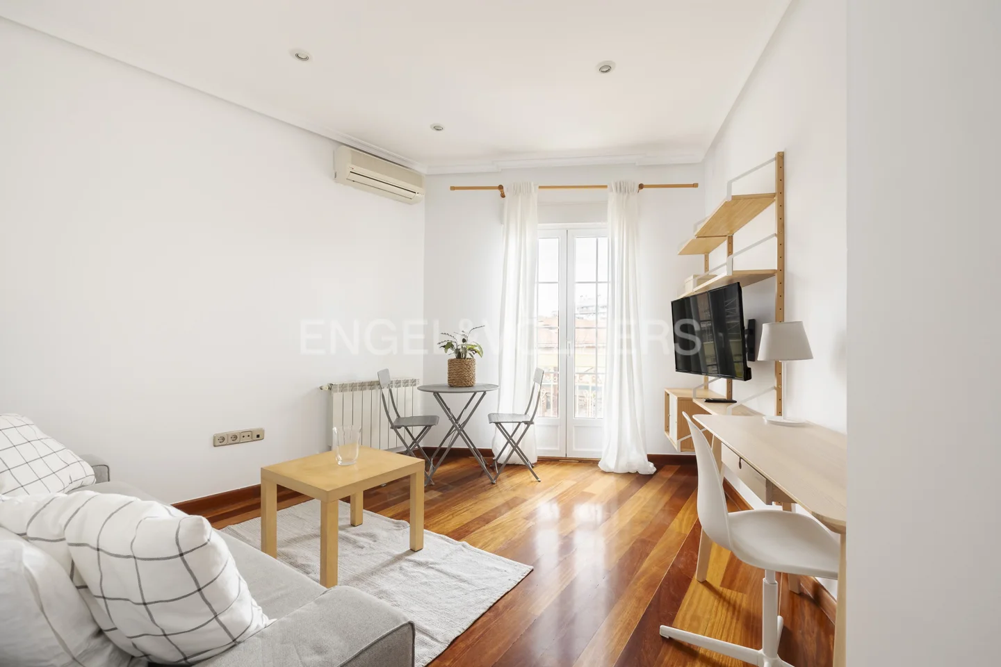 Luminous apartment renovated in Lavapiés for Rent