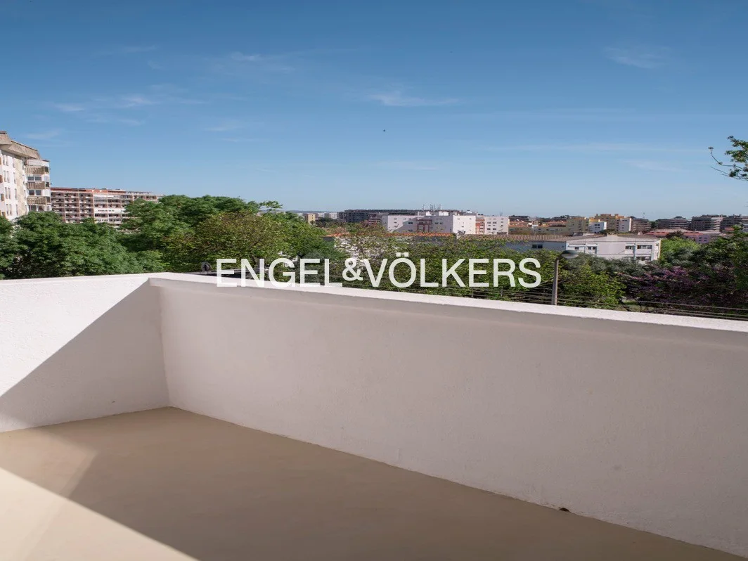 2-bedr. apartment with balcony in Olivais