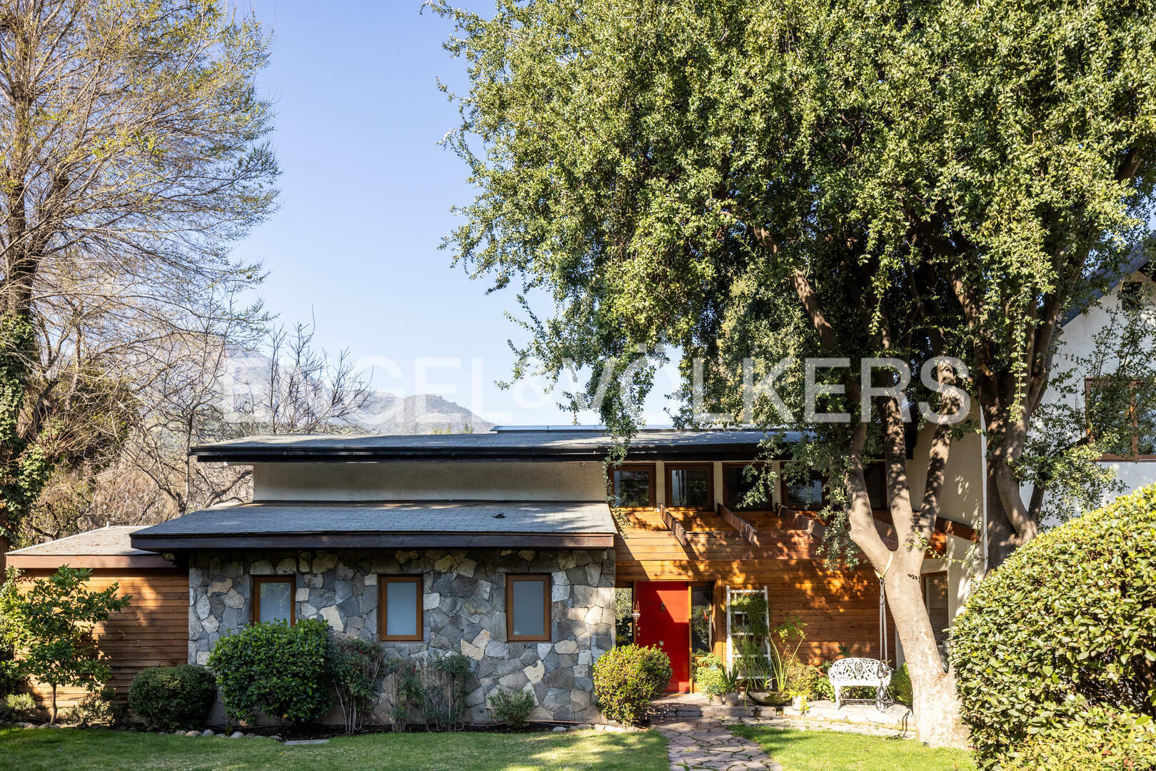 Rodeada de naturaleza y acogedora