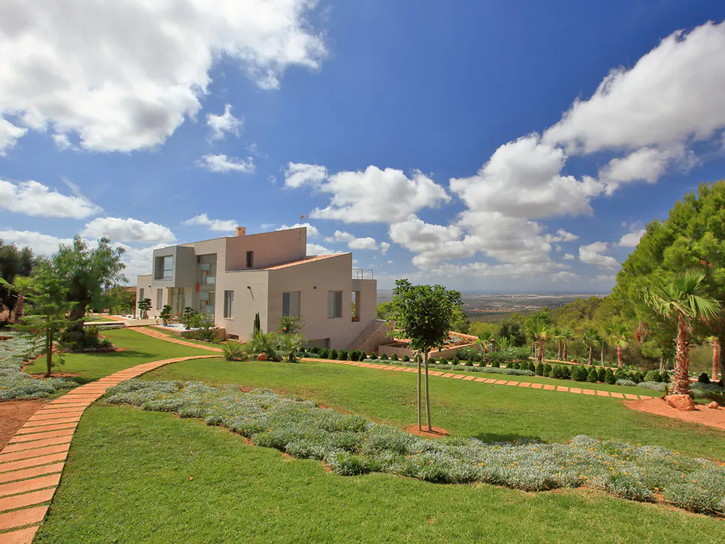 High-quality luxury villa with views of Palma and the Mediterranean Sea in P