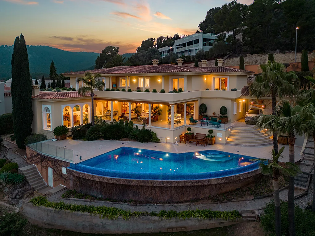 Classic villa with fantastic sea views