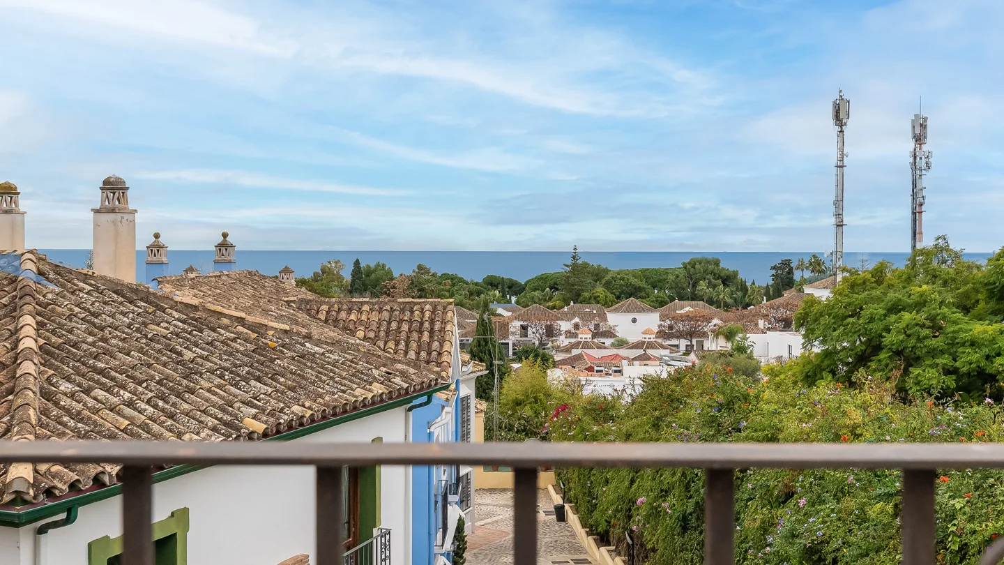 Golden Mile: Fantastic Townhouse with Sea views a Few Steps from the Beach