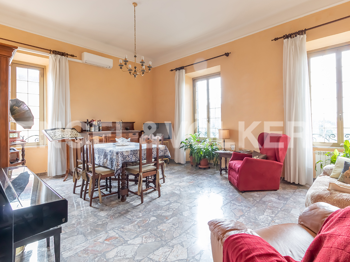 Apartment overlooking Villa Torlonia