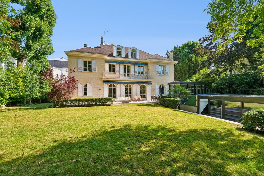 Neuilly/Saint James - Proprietà di prestigio con giardino e piscina