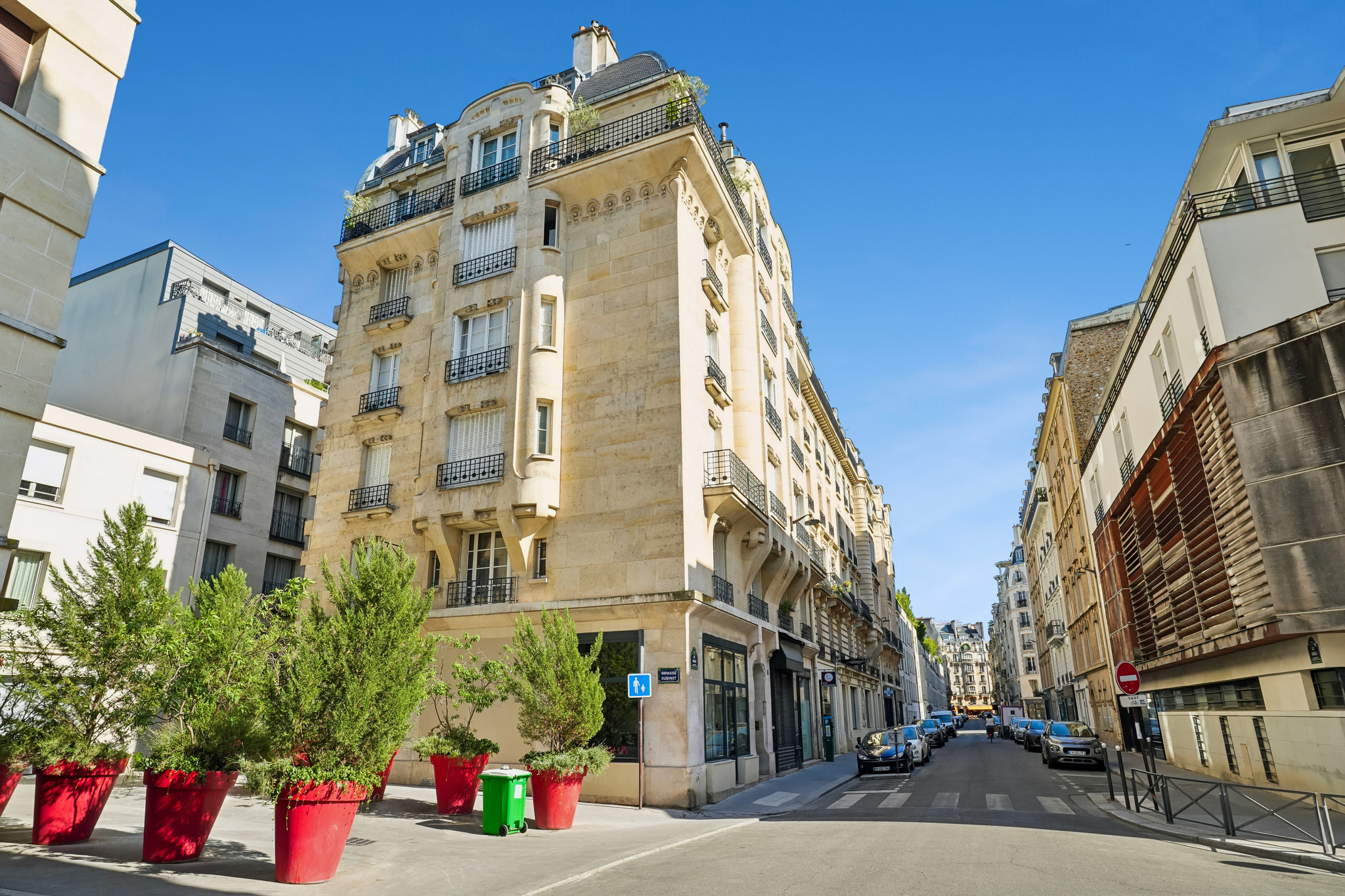 Unfurnished 2-Bedroom Apartment - Vaneau