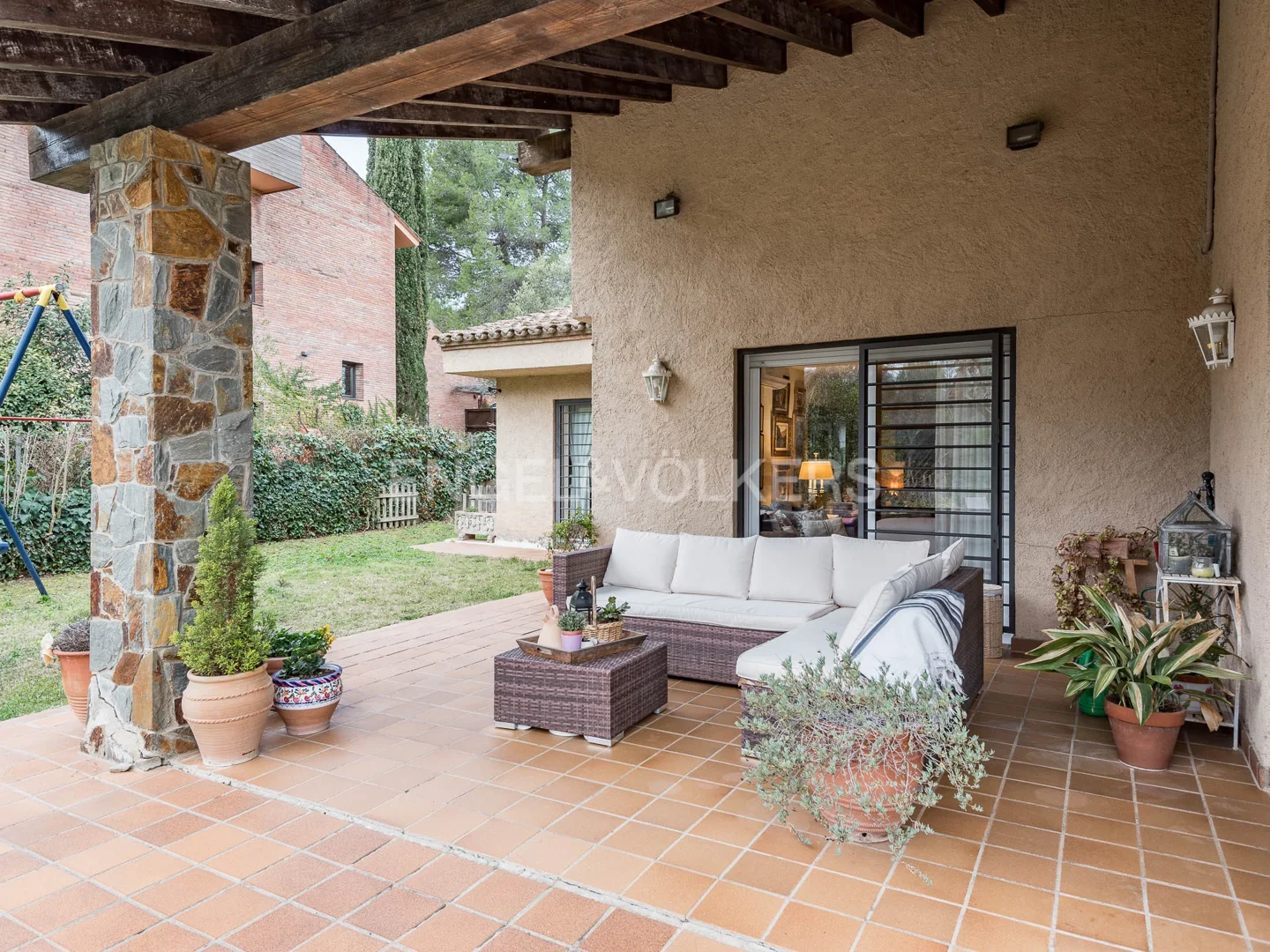 Elegant and spacious detached house in Eixample