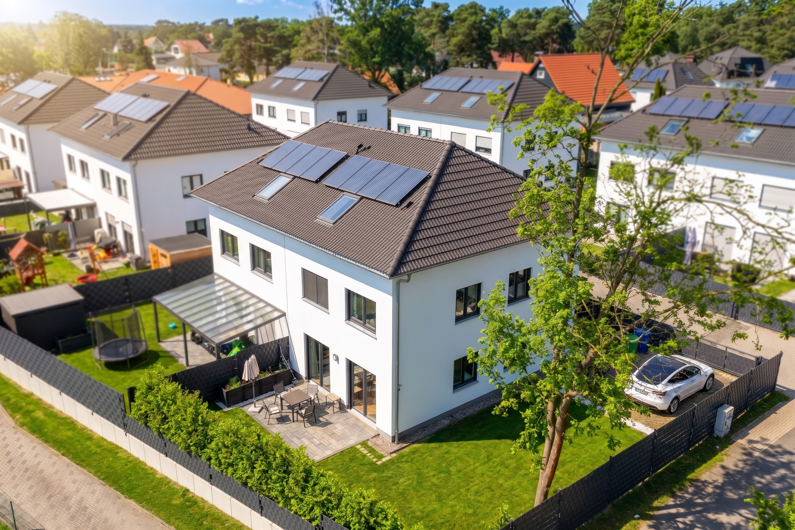 Neuwertige Doppelhaushälfte mit Dachstudio – 
Bereit zum Einzug