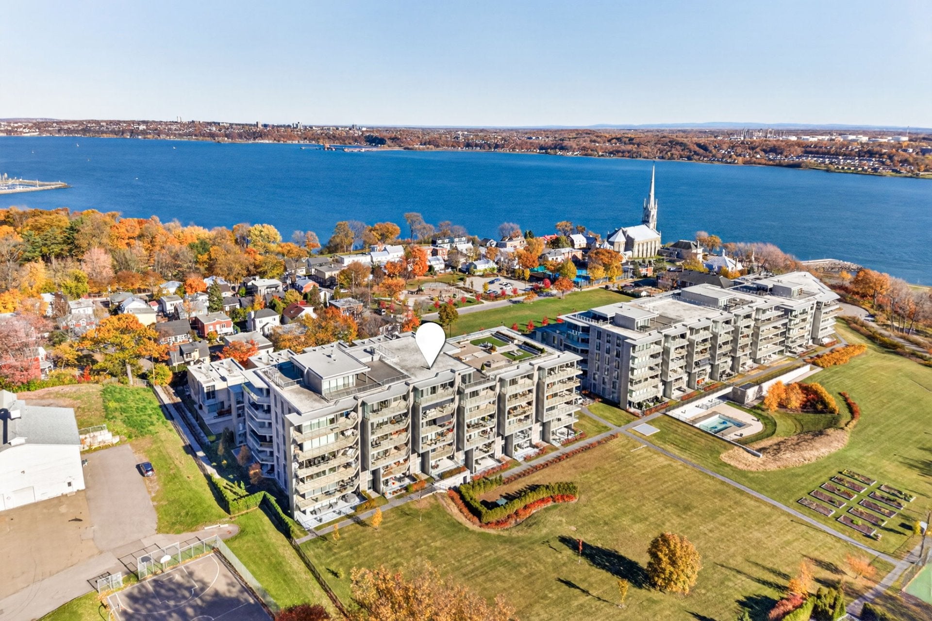 Elevated Luxury in Sillery – Views & a 30-ft Balcony