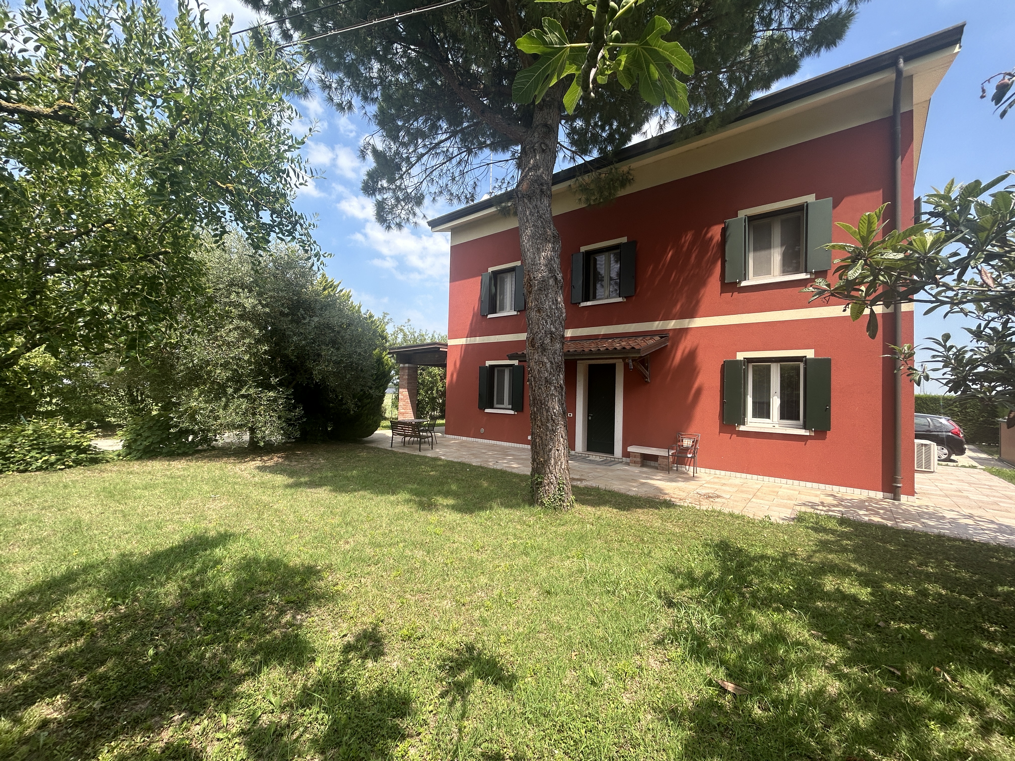 Fantastica villa singola con giardino privato