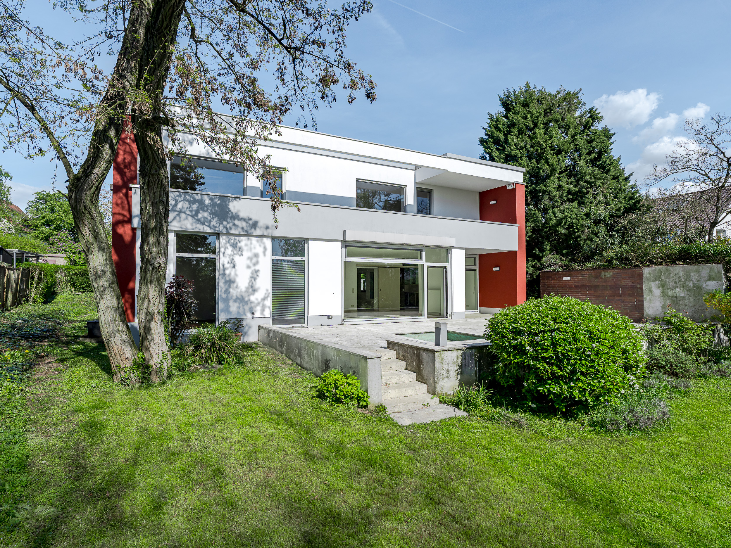 Timeless architecture in greenery – Mid-Century icon in Kronberg