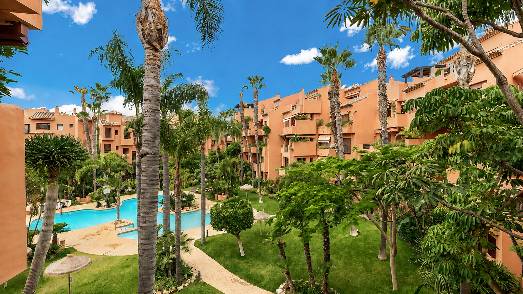 Apartment am Strand mit Blick auf den Pool und den tropischen Garten in Alicate Playa, Marbella Ost