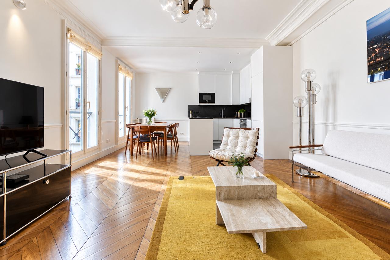 Beautiful 86 sqm furnished apartment near Saint-Lazare