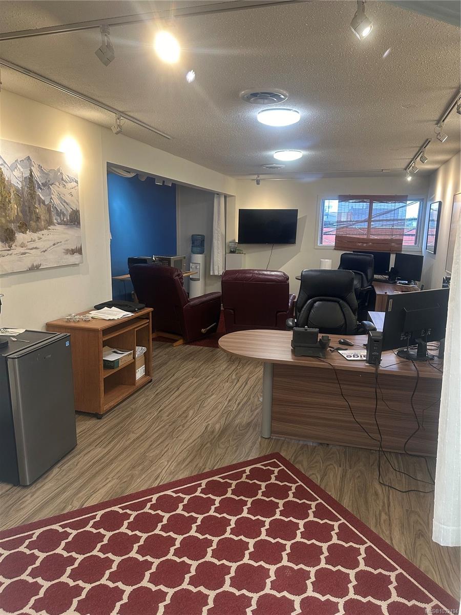 Second Level lease for commercial space downtown Courtenay!