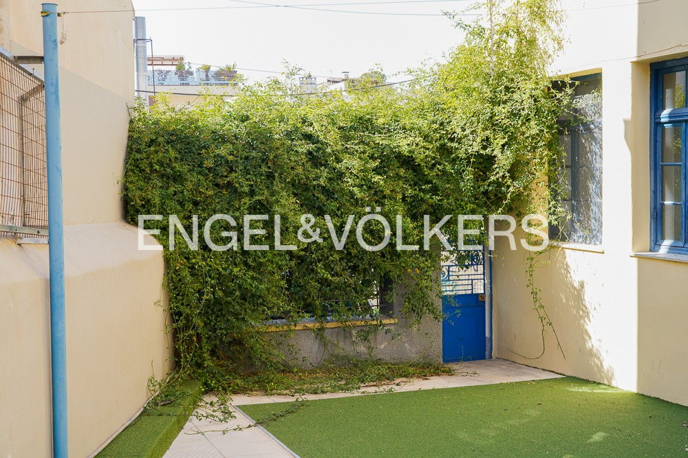 Modernist Detached House with Patio in Mets