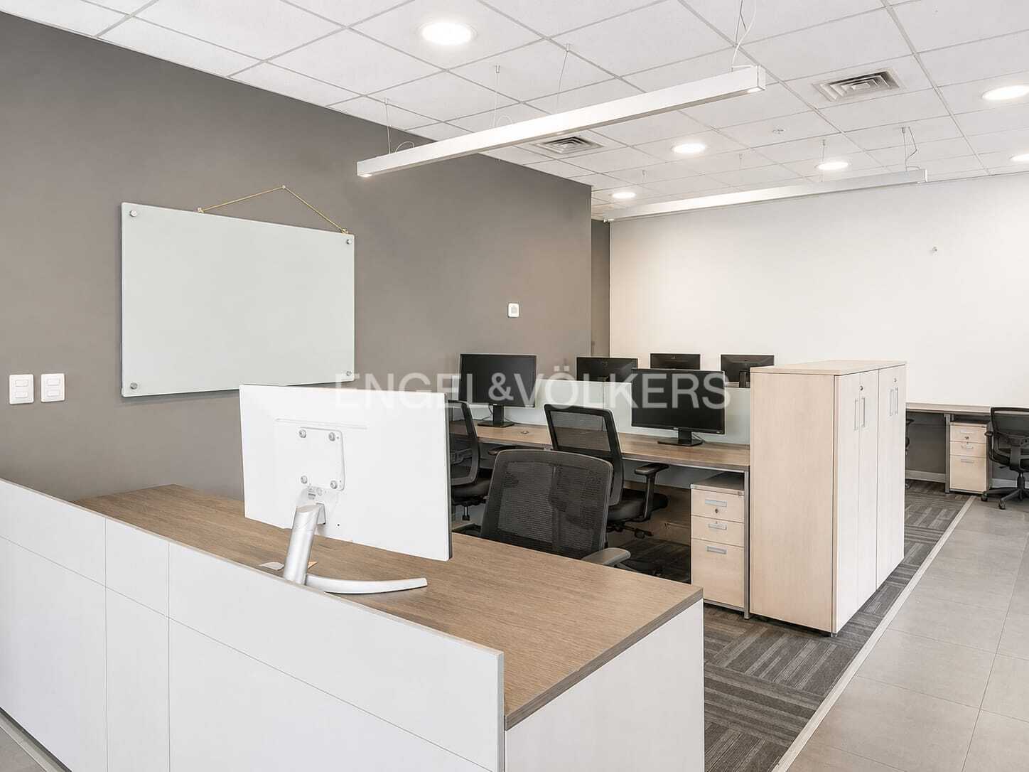 Oficina amoblada en arriendo Nueva las Condes 200 m2