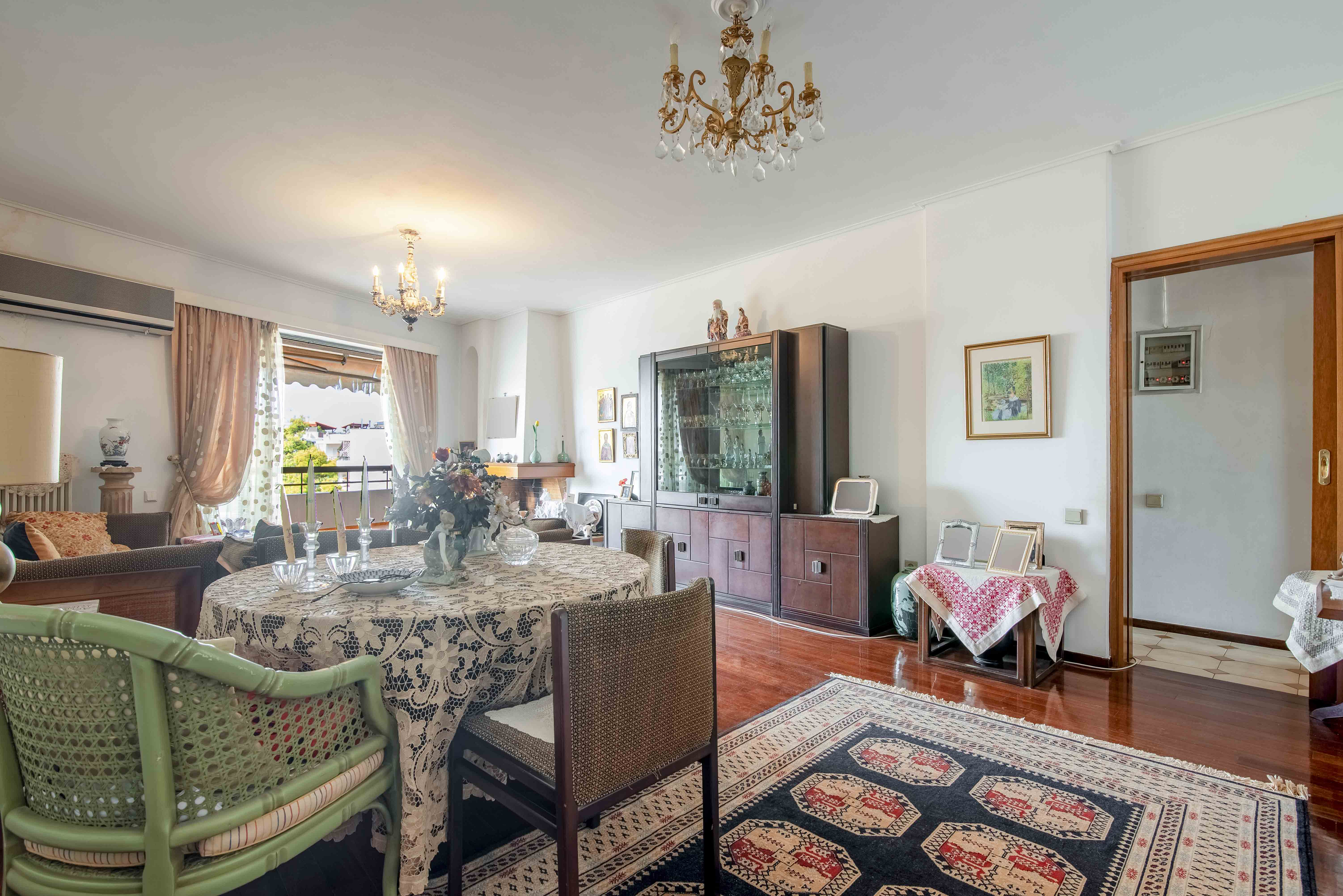 Bright 4th floor apartment in Cholargos