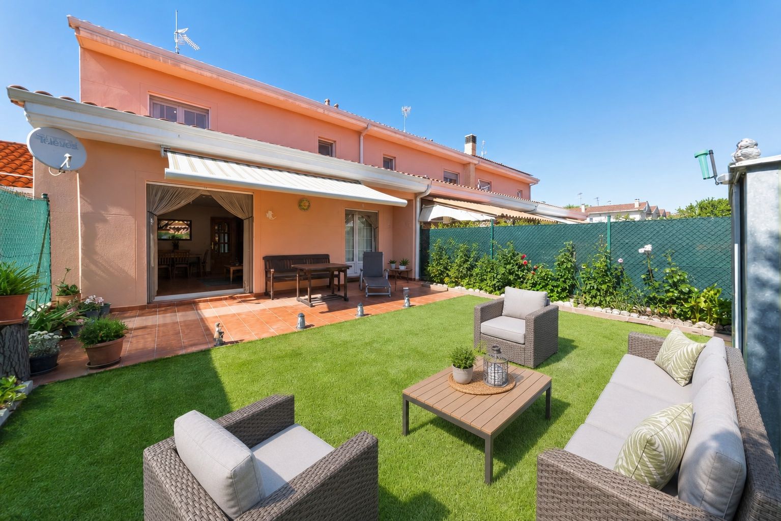 Semi-detached chalet with garden in Barasoain