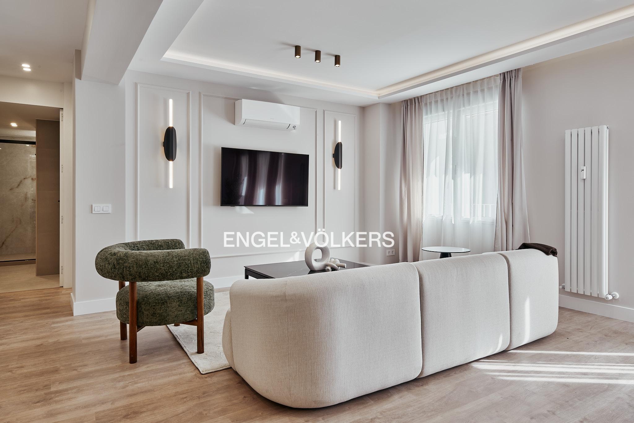 Exclusive luxury apartment with terrace in Salamanca.