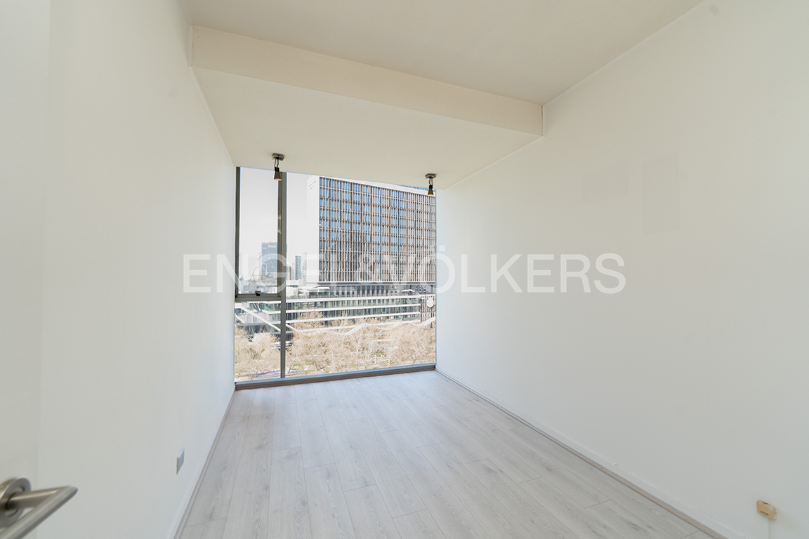 Oficina en arriendo en Kennedy, frente a Parque Arauco