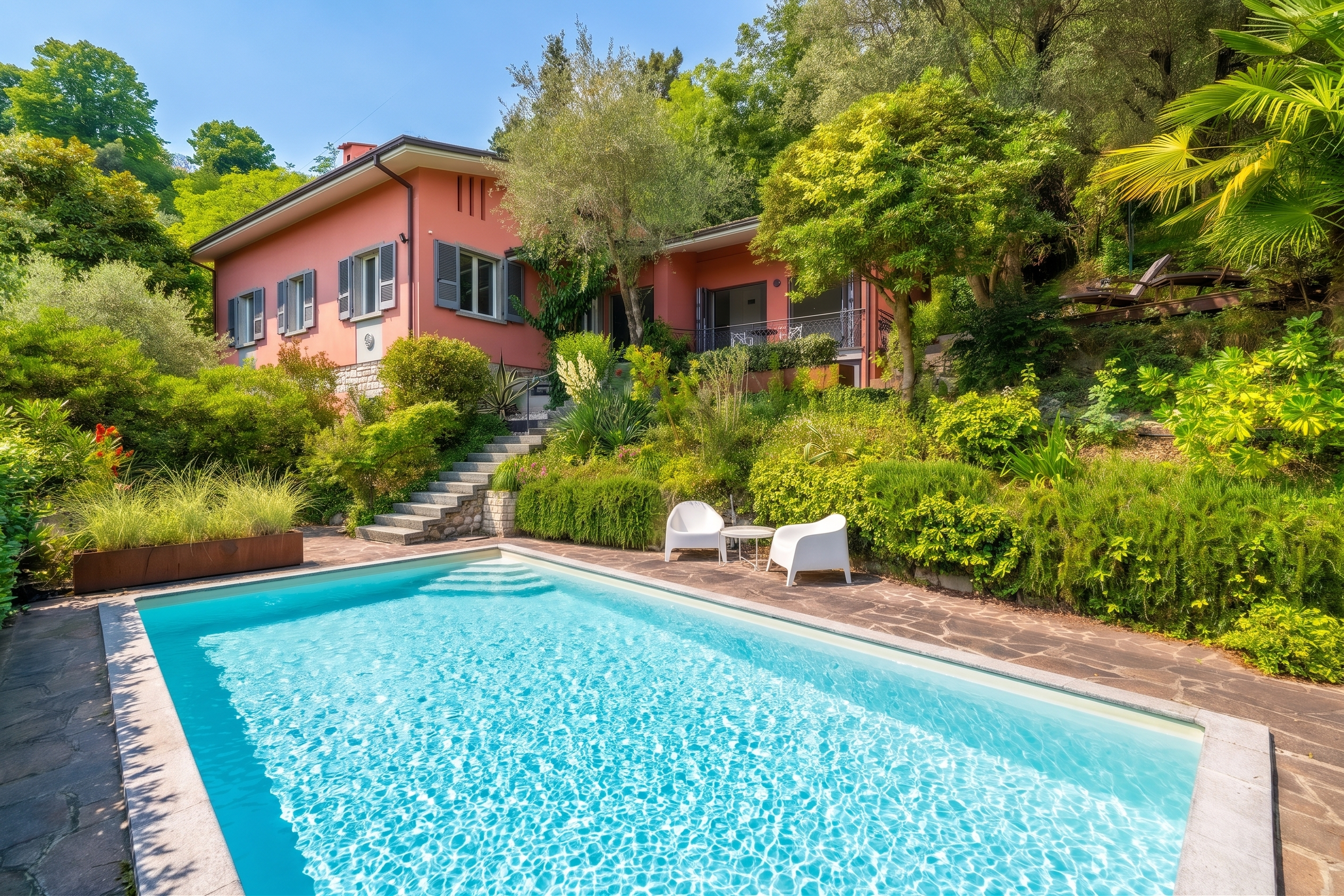 Kernsaniertes Anwesen mit Pool und Seeblick in Toplage am Gardasee