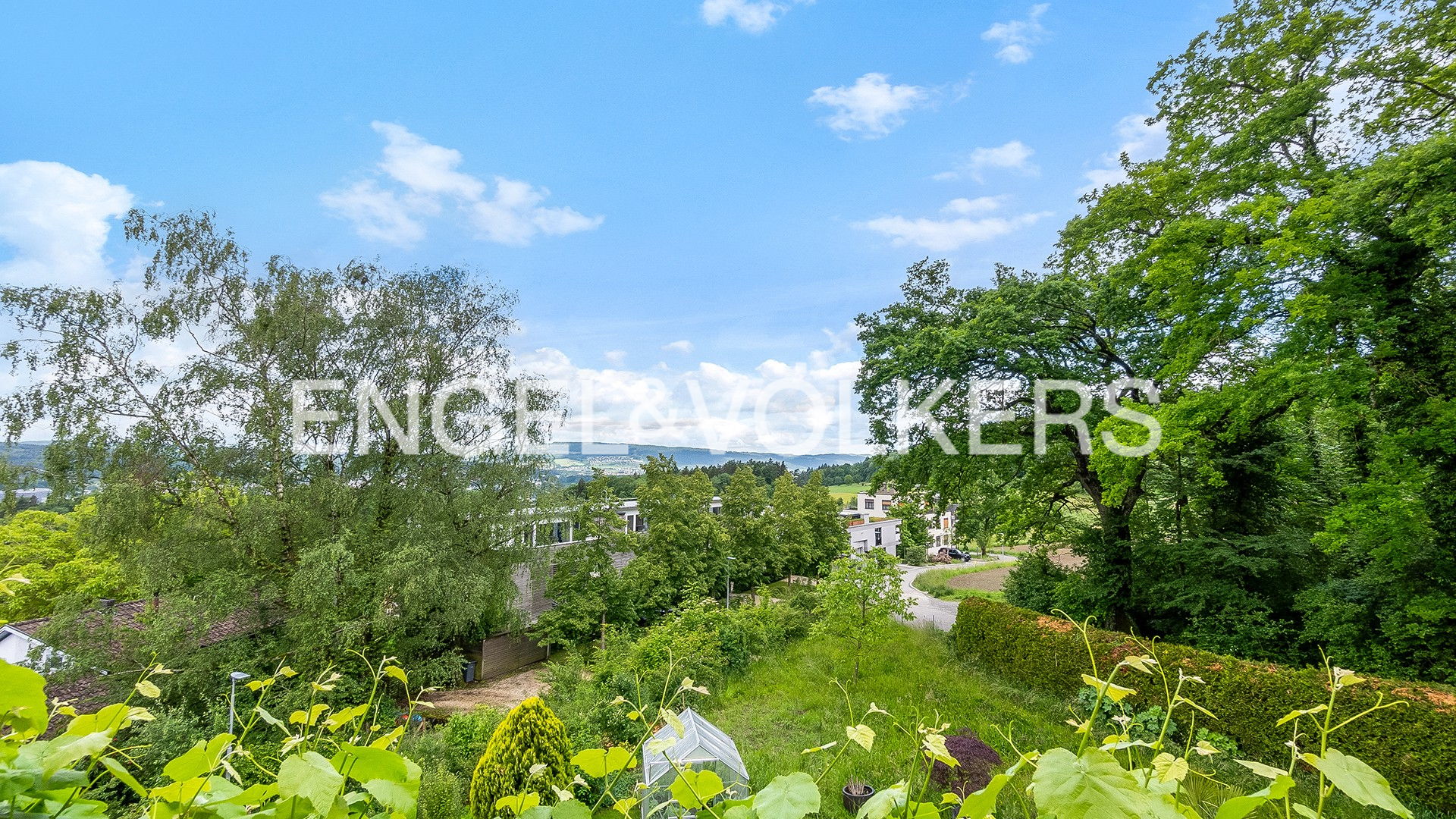 Ideal family apartment in Zurich's green Höngg.