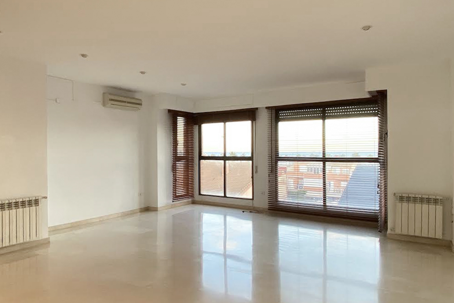 Exclusive home with sea views and a parking space