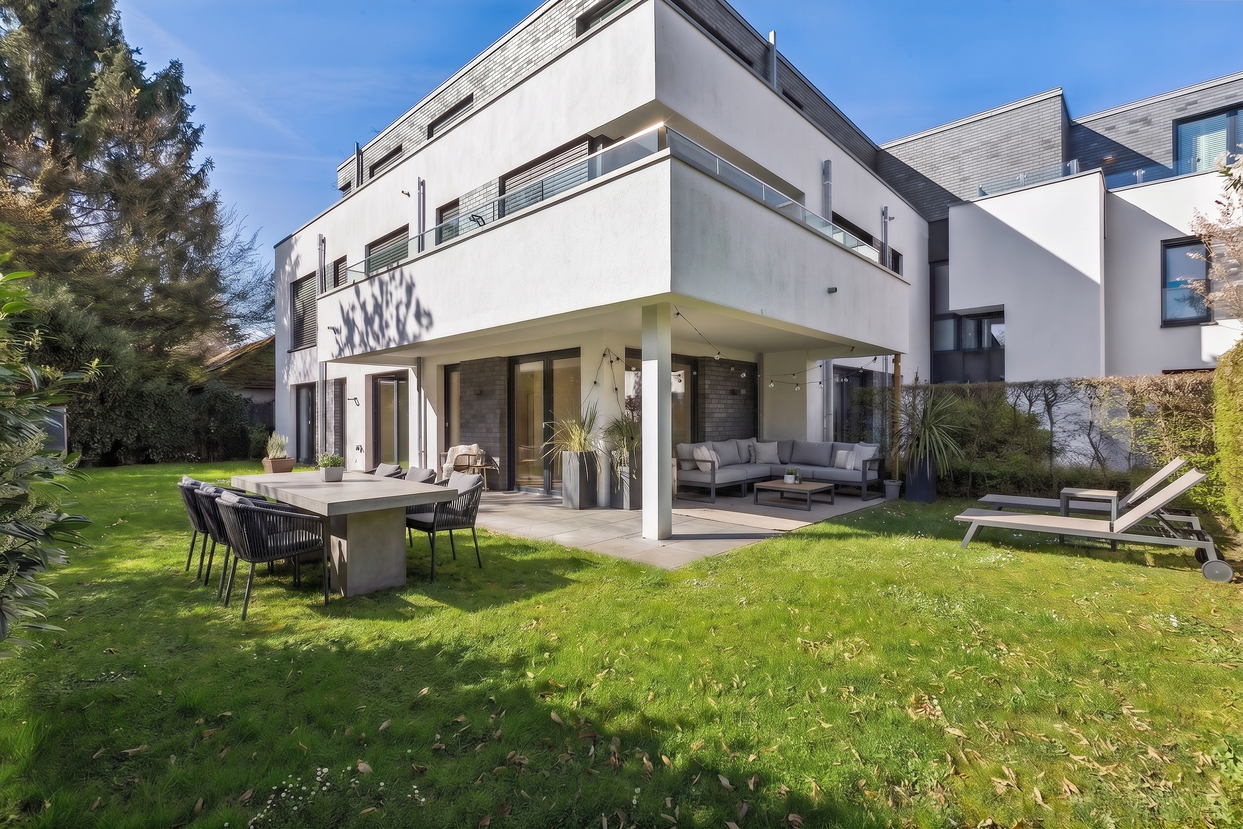 Exclusive garden retreat with three terraces on the Old Rhine [Editat amb IA]