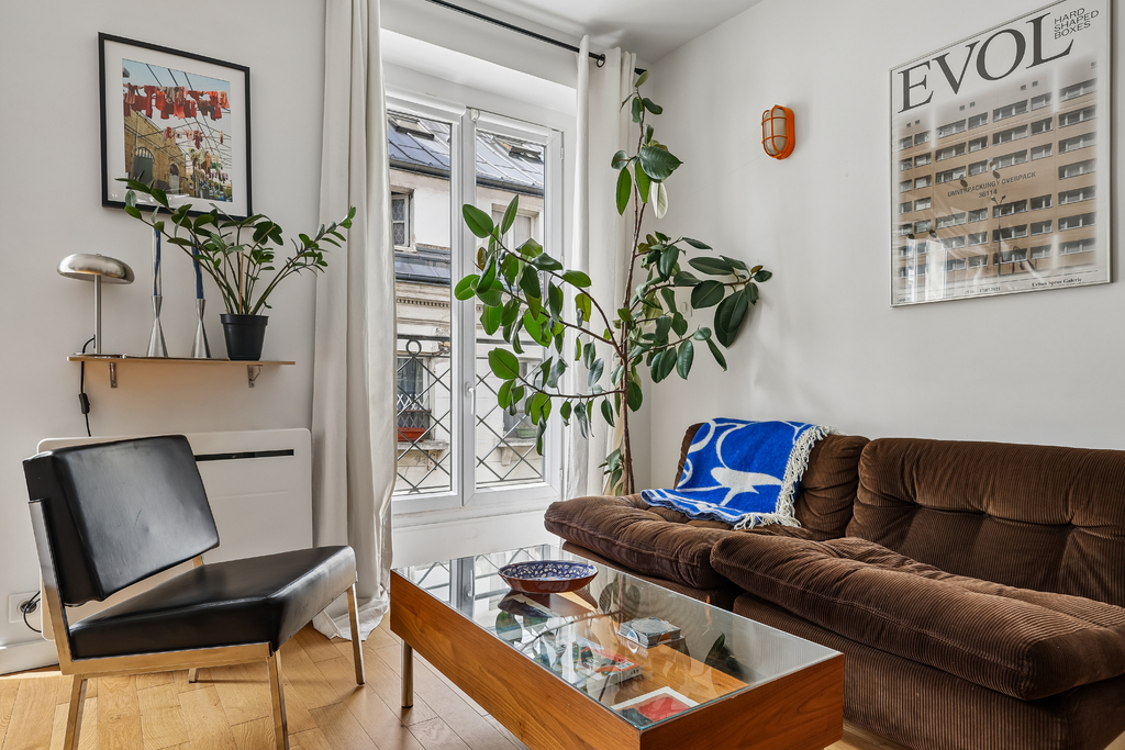 Paris 2 - High-floor apartment, balcony, elevator - Sentier