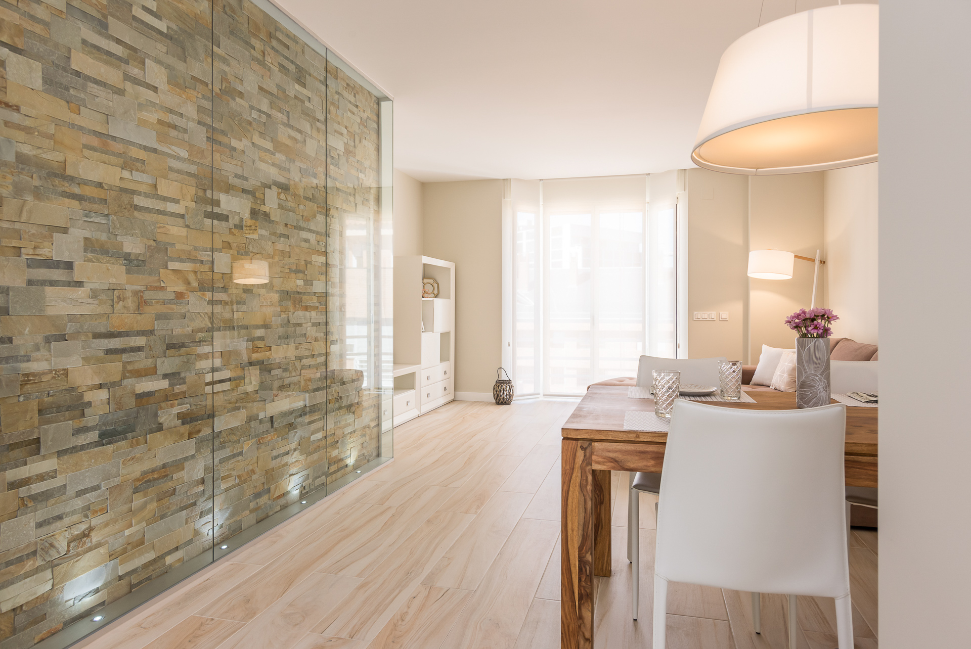 Modern, bright, comfortable 2-bedroom, 2-bath apartment in El Viso