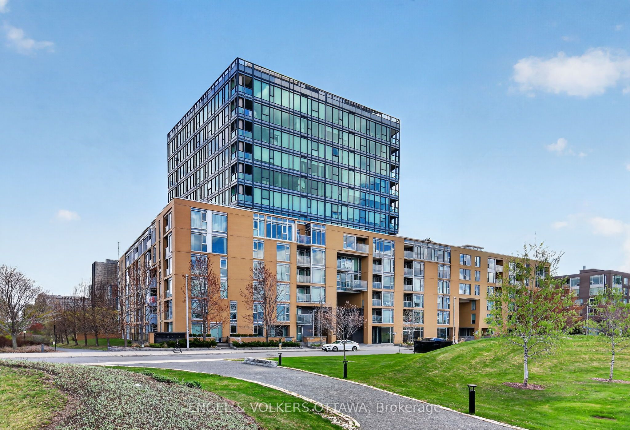 Main-Level 1-Bedroom, 1-Bathroom Condo in LeBreton Flats