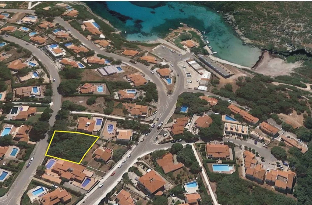 Plot with project and license in Es Canutells, Menorca