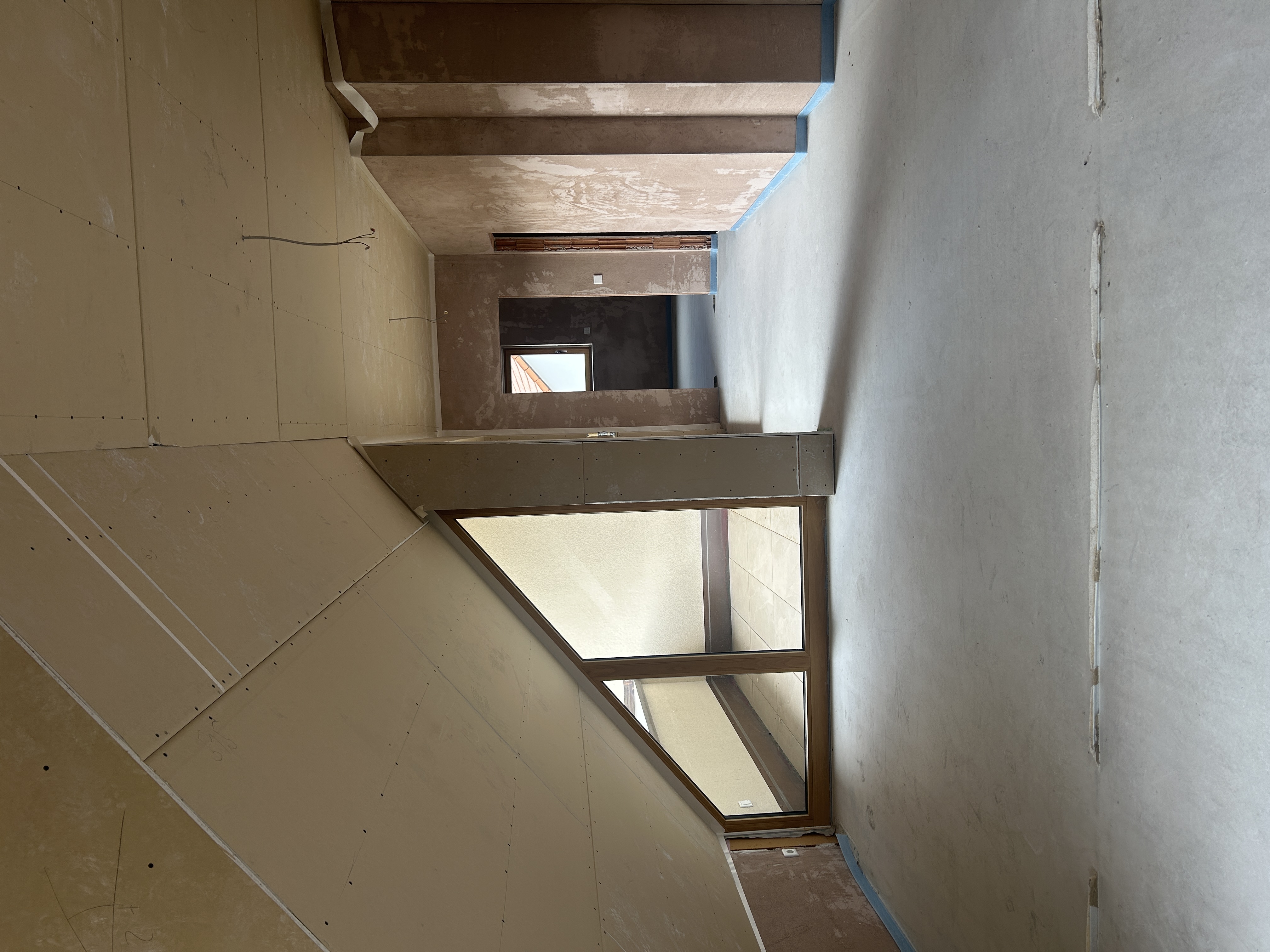 Dachgeschoss zum Ausbau: 116qm, 3-Zimmer mit Loggia + Aufzug!