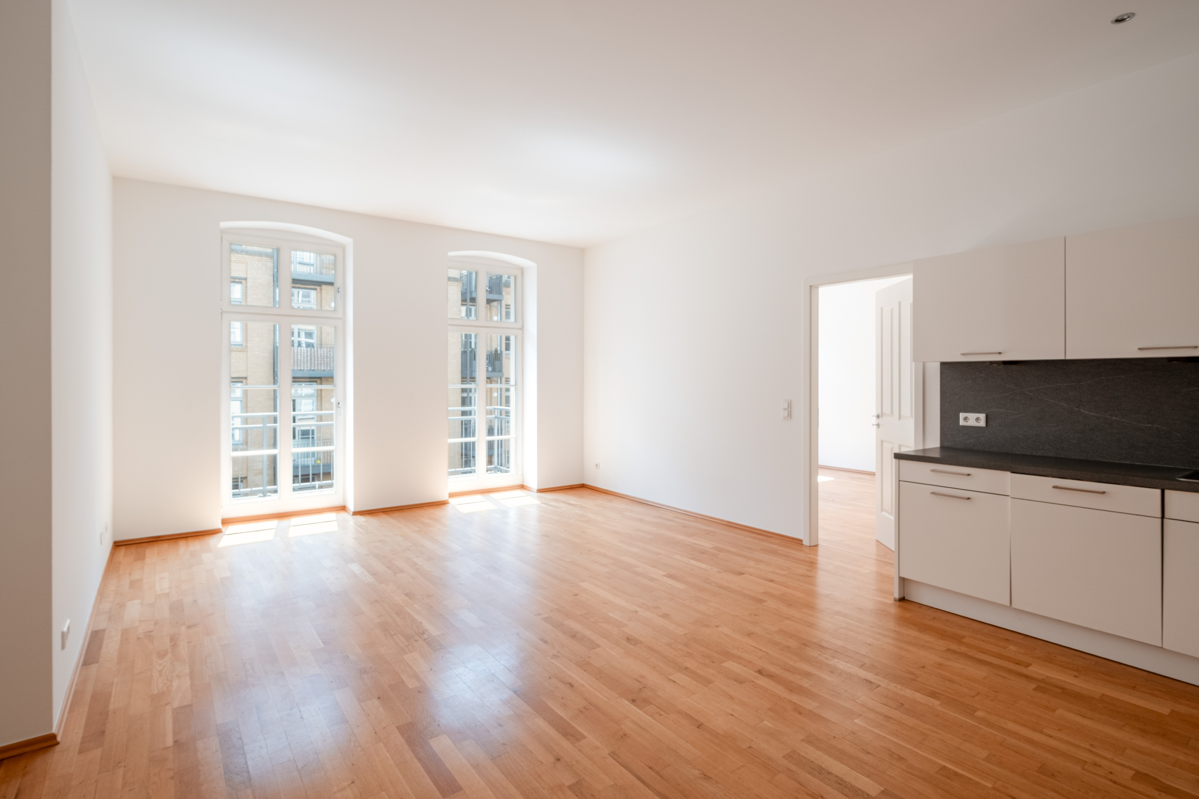 Freshly renovated period apartment with balcony in the Fehrbelliner courtyards