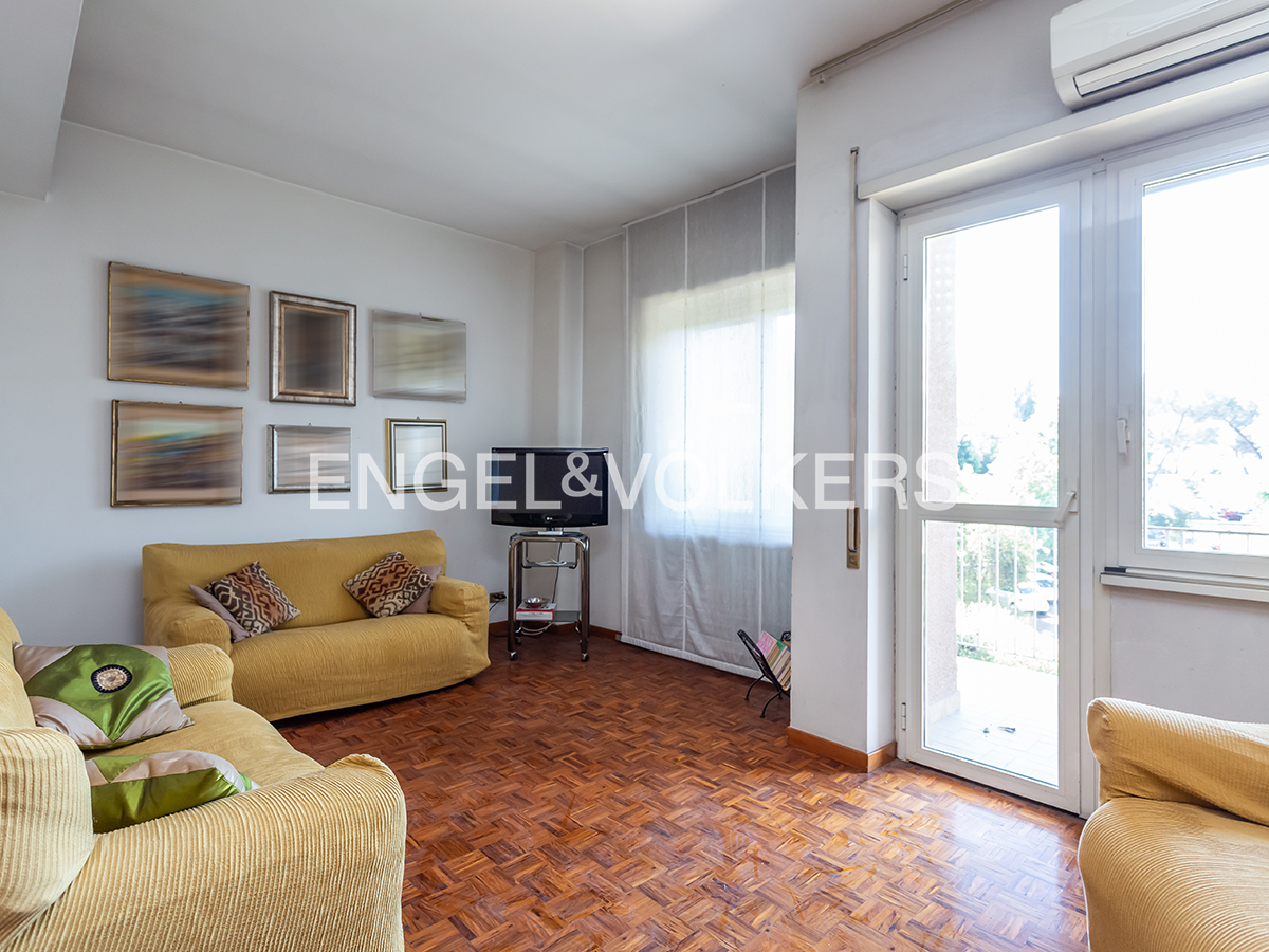 Bright two-room apartment in Via Costantino