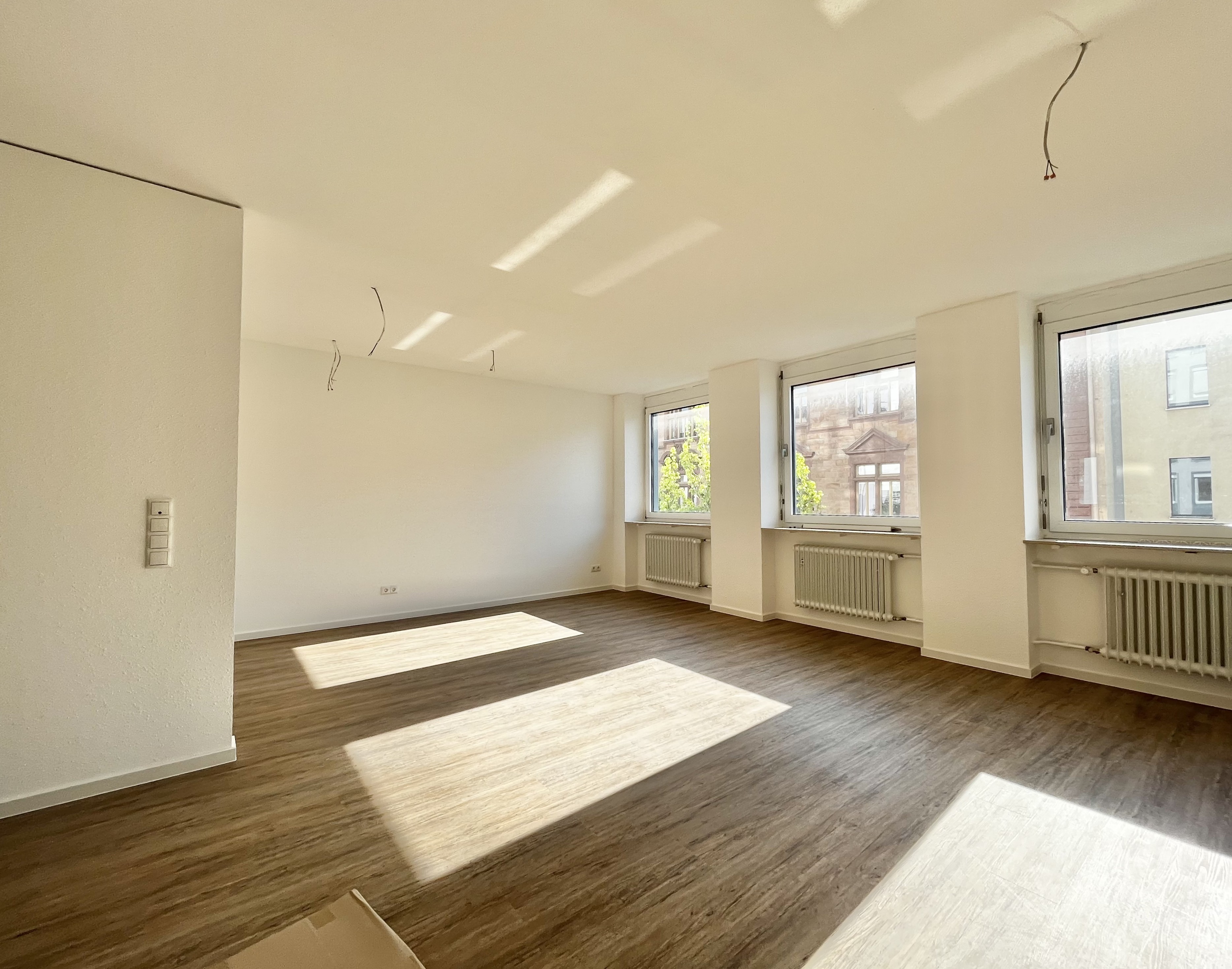 Großzügige, 2021 sanierte 2-Zimmer-Wohnung in zentraler Lage!